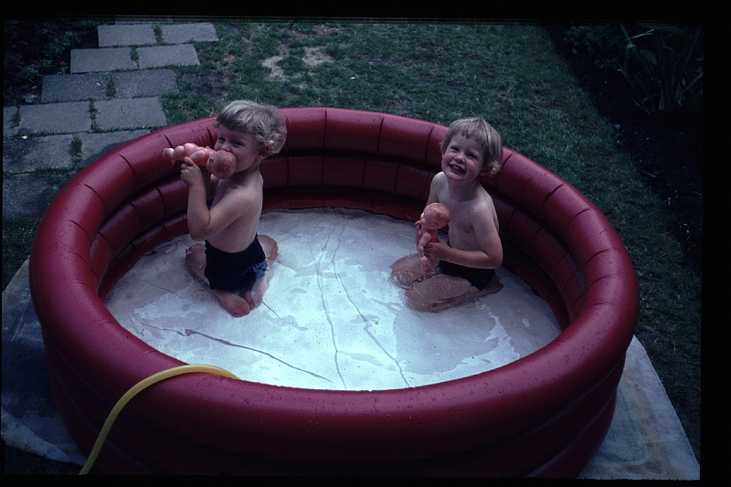 11.Delft jun 1966 Brigitte,Marion.JPG